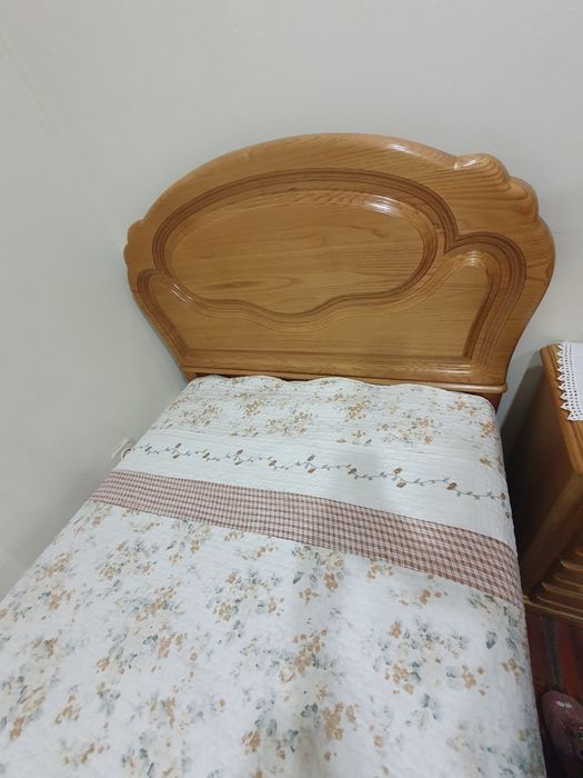 Cama solteiro em madeira