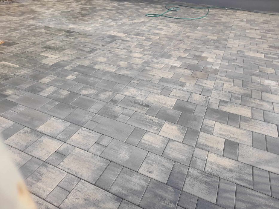 Usługi brukarskie + usługi koparko-ładowarką