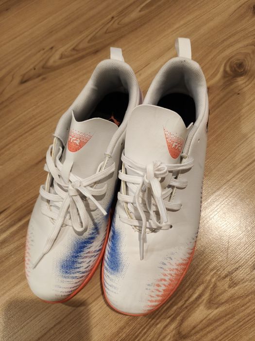 Buty piłkarskie halówki