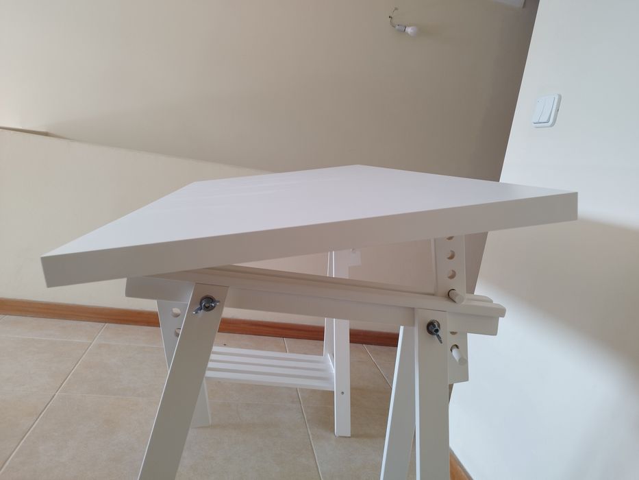 Secretária Branca Inclinada Ikea