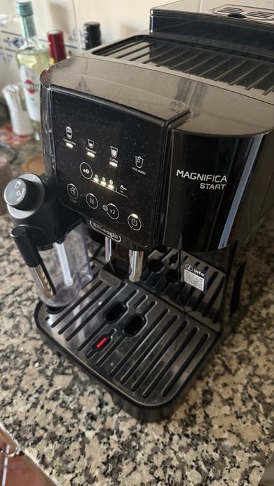 Máquina Café De’Longhi Magnifica Start Milk ECAM220.60.B