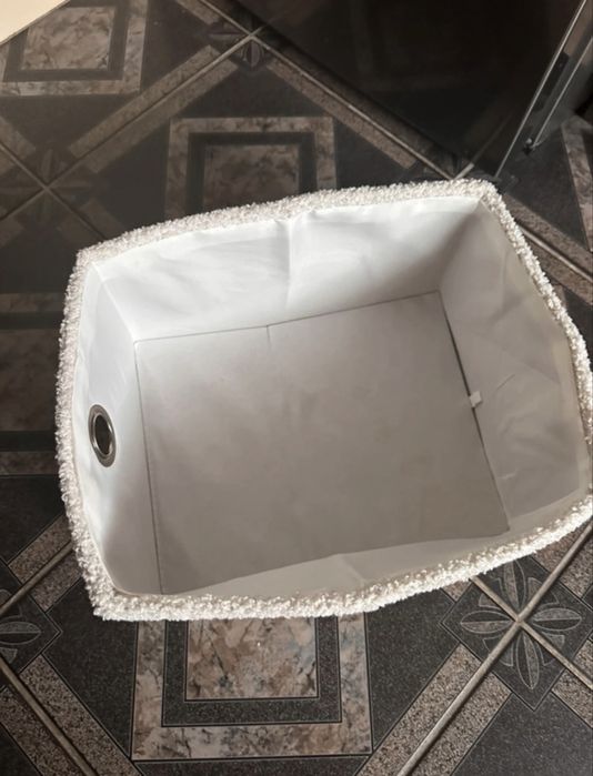 Białe pudełko pluszowe  do przechowywania