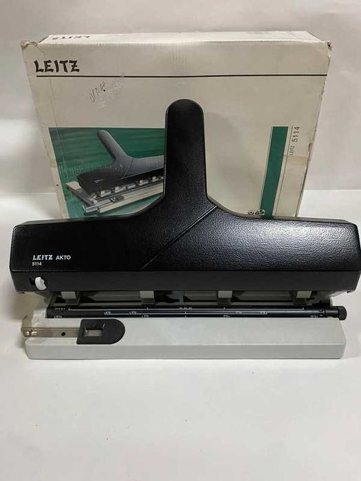 Furador LEITZ Mod. 5114 Akto Punções Variáveis 30 Fls 4 Furos