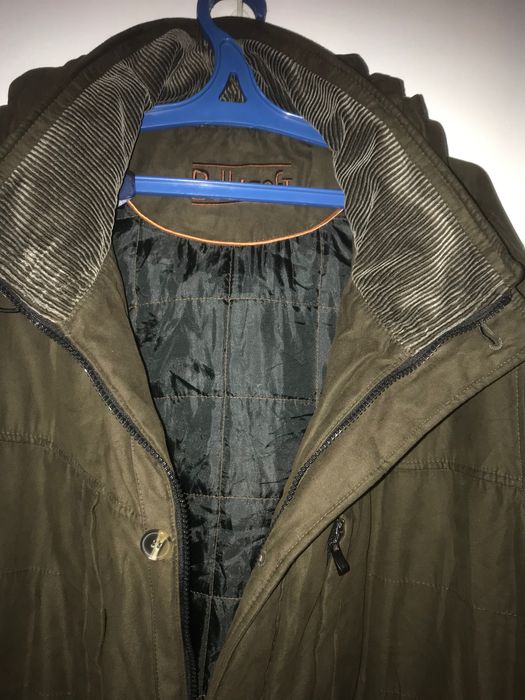 Куртка большого размера тёплая.