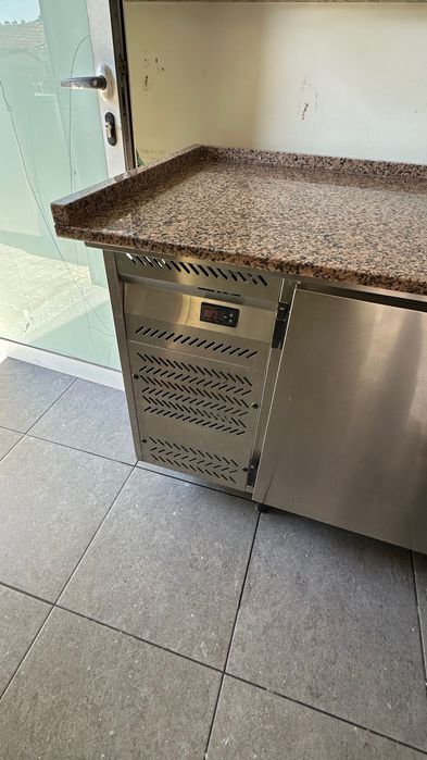 Bancada Refrigerada Profissional em Inox com Tampo em Granito