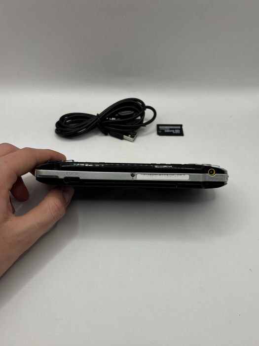 czarna konsola PSP 3000 slim + adapter + kabel stan bardzo dobry