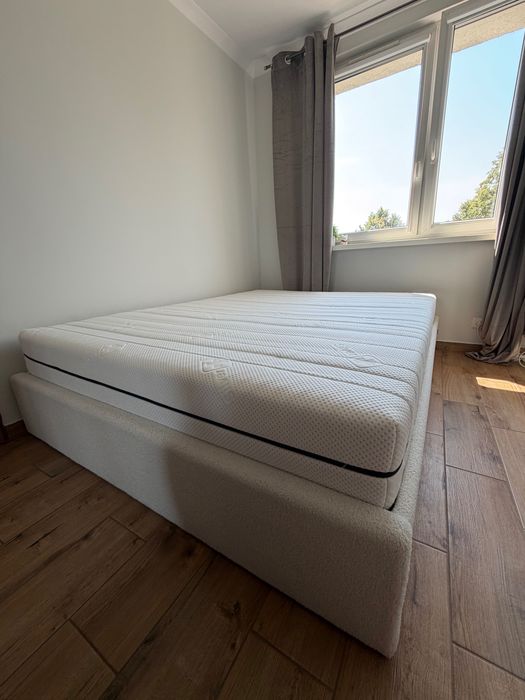 Sprzedam łóżko z materacem 160cm x 200cm, stan jak nowy
