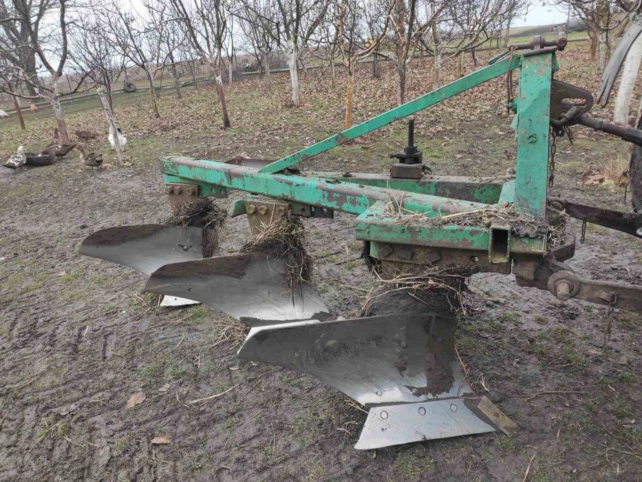 Плуг 3,35 леміші  поклепані з долотами