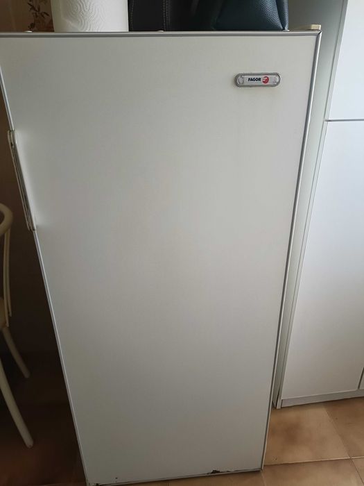 Máquina lavar roupa e frigorífico