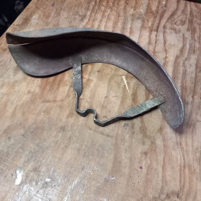 Guarda-lamas triciclo criança antigo.