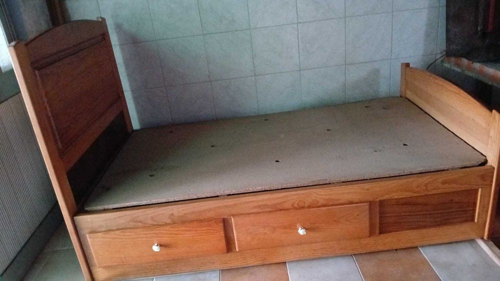 Cama de solteiro64284141406211121