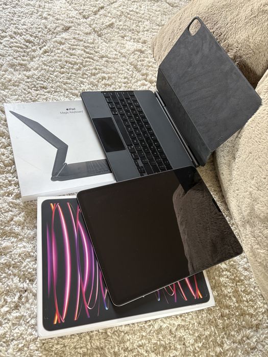 Ipad pro 12,9 256 gb 6 generacji + magic keyboard Apple