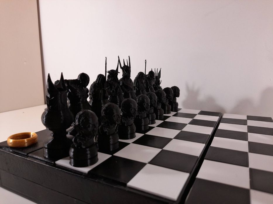 Продам шахи тематика "Володар кілець"