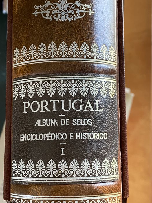 Coleccao de Selos (2 volumes) com selos antigos