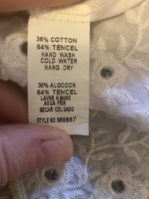 Біла жіноча сорочка