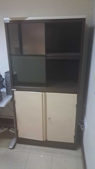 Material de escritório - secretarias, ilhas, armários e cadeiras