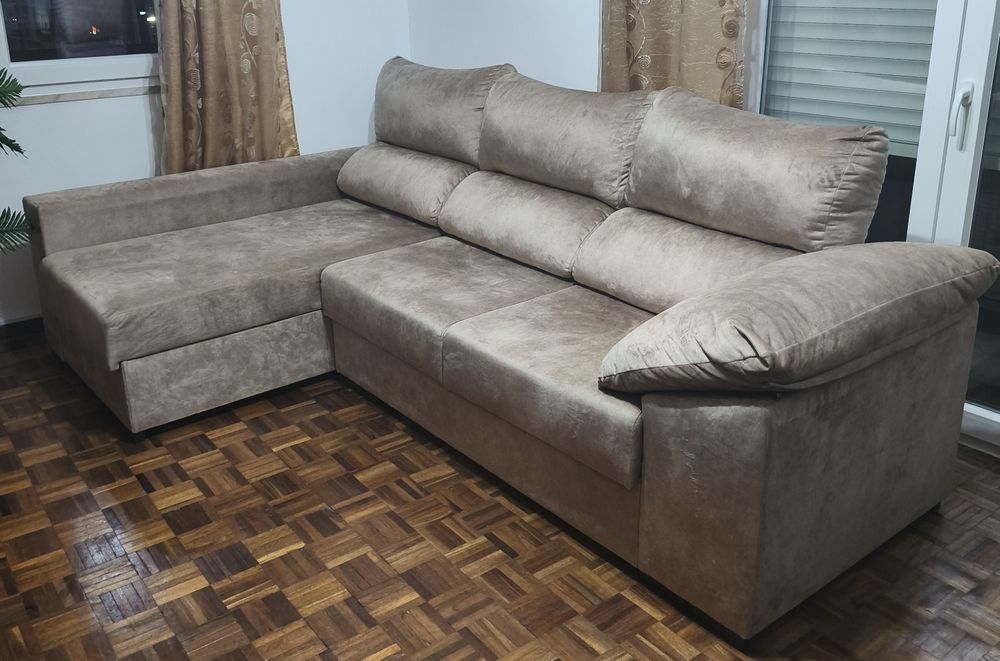 Sofá 3 lugares com chaise long e arrumação