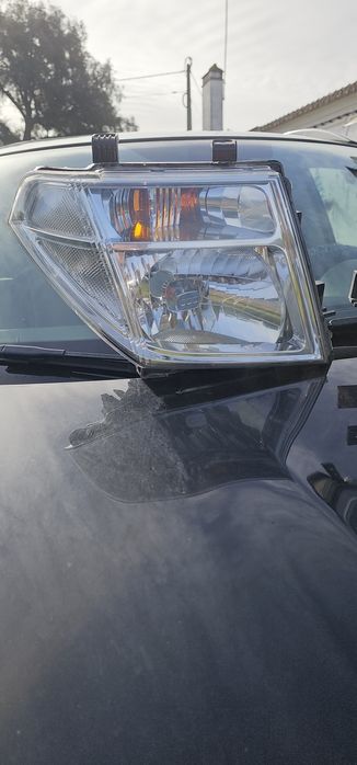 Farois de Nissan navara  2016