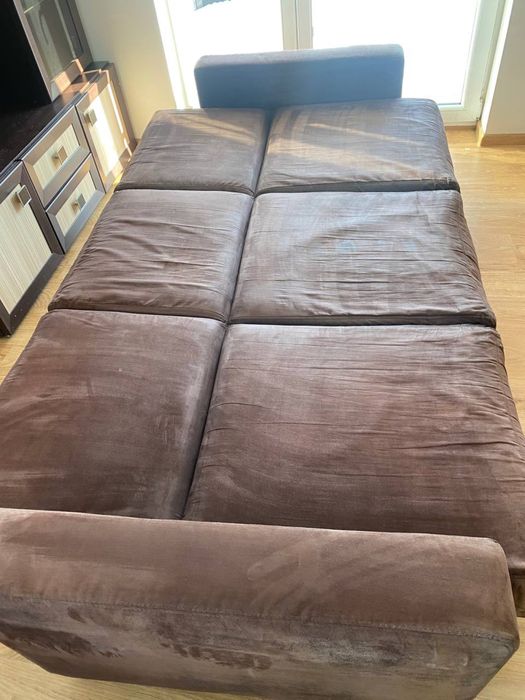 Sofa brązowa.