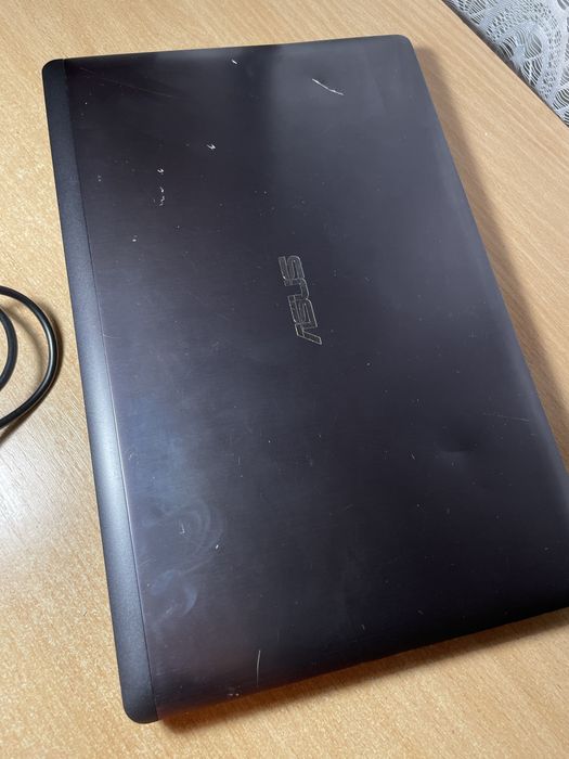 Ноутбук ASUS.