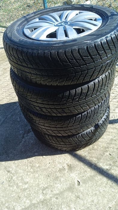 Колеса на мітсубіші ,р 16/215/70 nokian