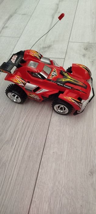 Машинка на радіоуправлінні
