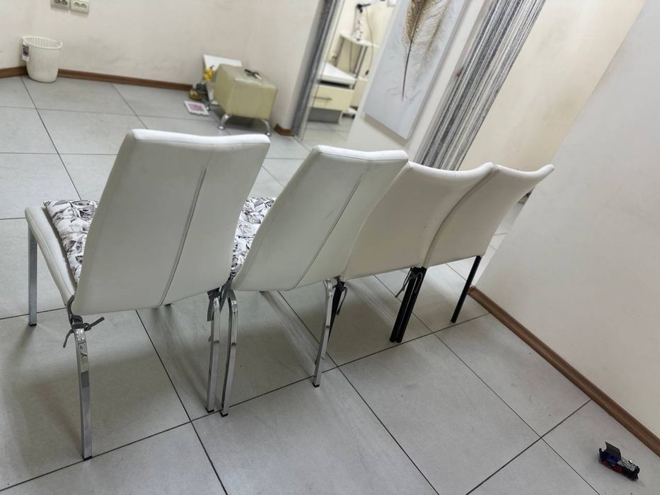 Продам офисные стулья 4 шт