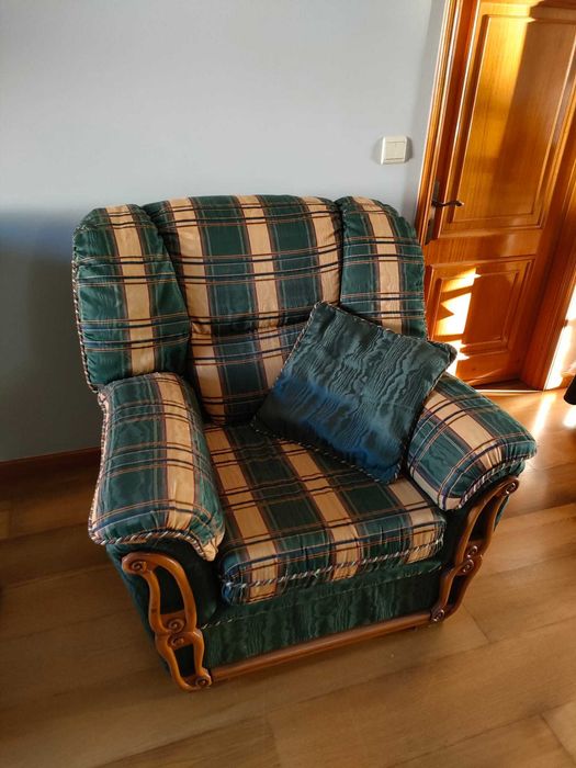 Conjunto Sofás (1 Sofá-Cama + 2 Pequenos + 1 Puff)