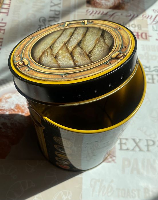 Банка жестяная , для печенья и конфет