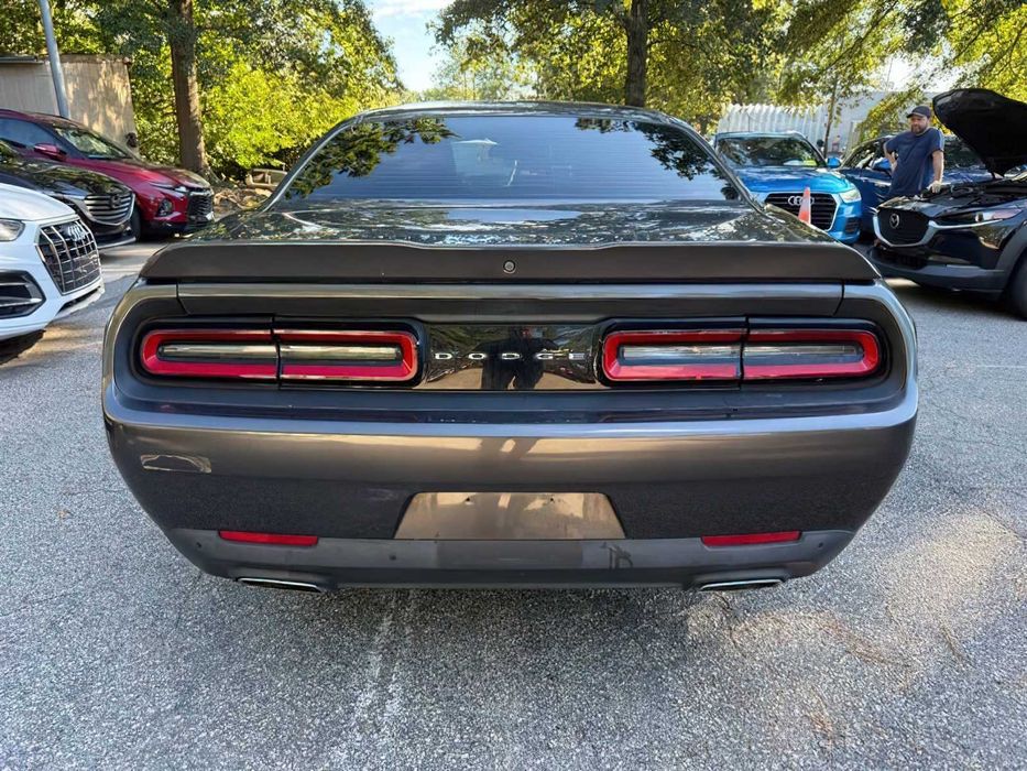 Dodge Challenger      2017