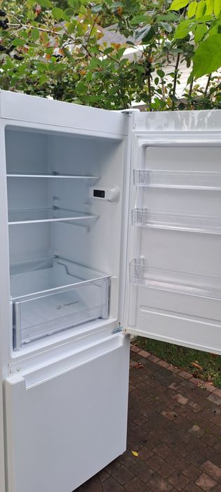 Холодильник indesit