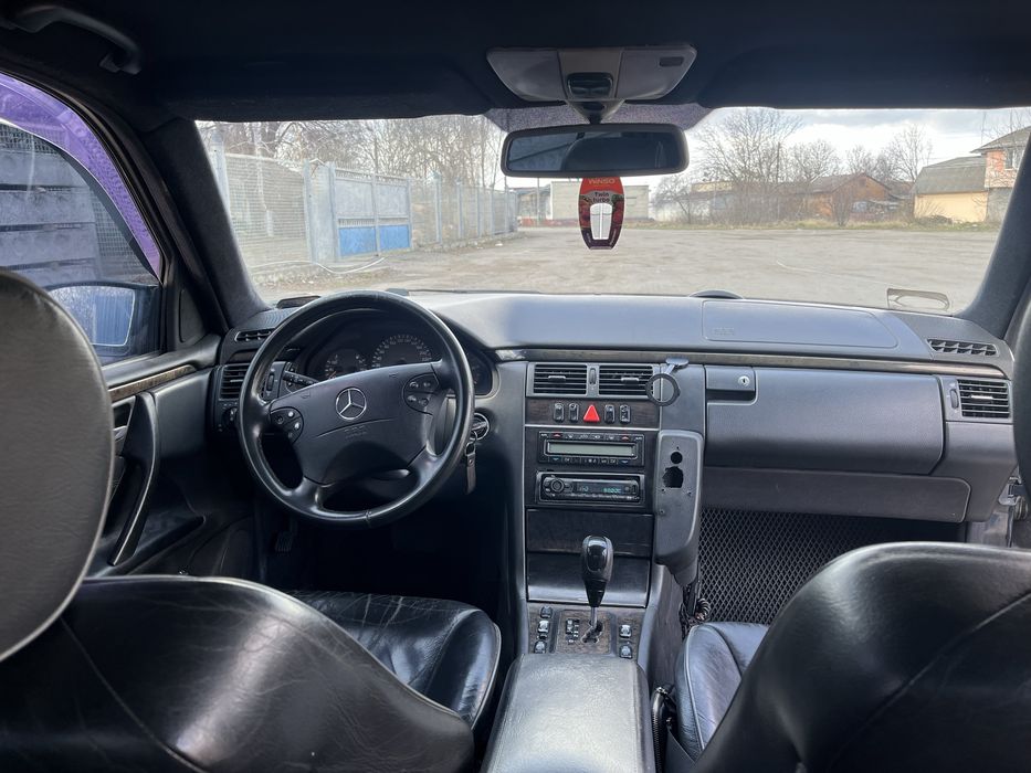 Мерседес Бенз 210