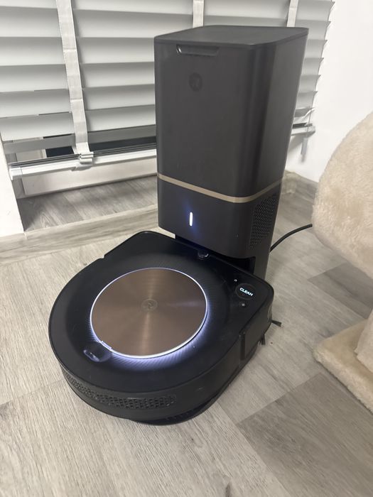 iRobot Roomba S9+  robot sprzatajacy z stacja
