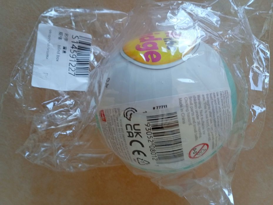 Bola com brinde brinquedo