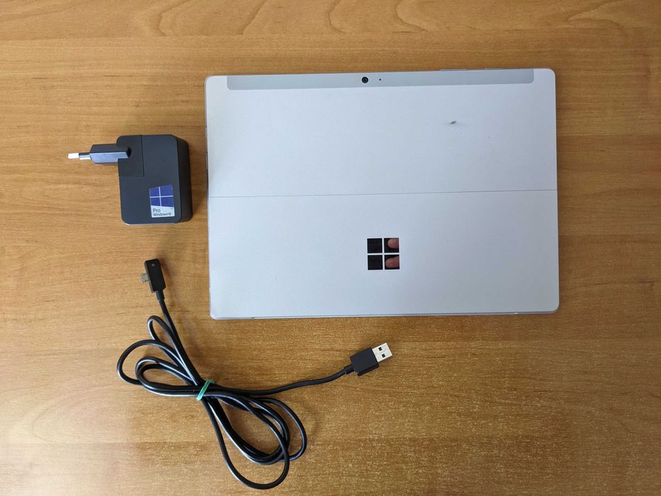 Планшет Microsoft Surface 3 1645 32GB с зарядным устройством