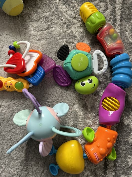 Брязкальця, підвіски, розвиваючі іграшки fisher price