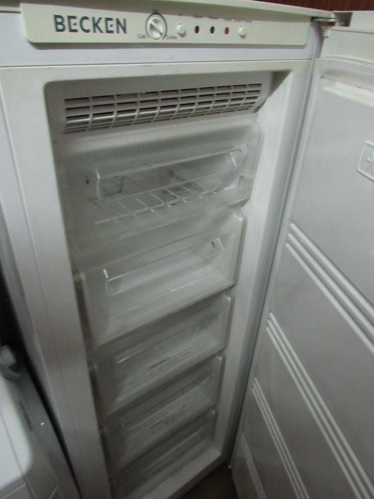 Arca congeladora vertical becken 155 L  Branca