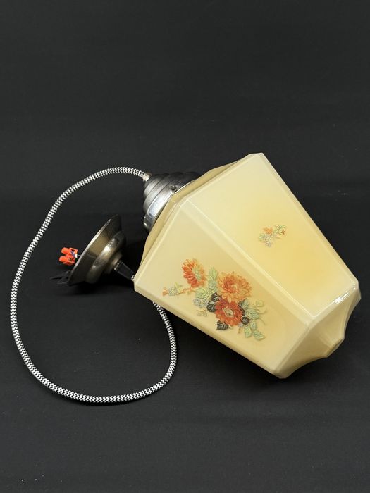 Lampa wisząca z kloszem ze szkła wazelinowego