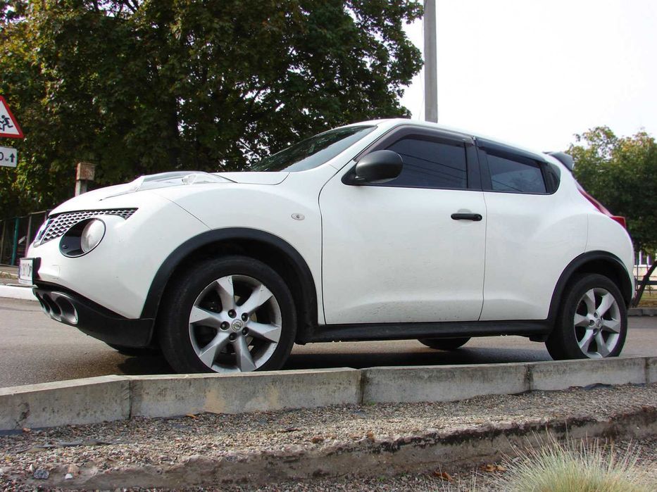 Nissan Juke 1.6 АВТОМАТ 2013 год