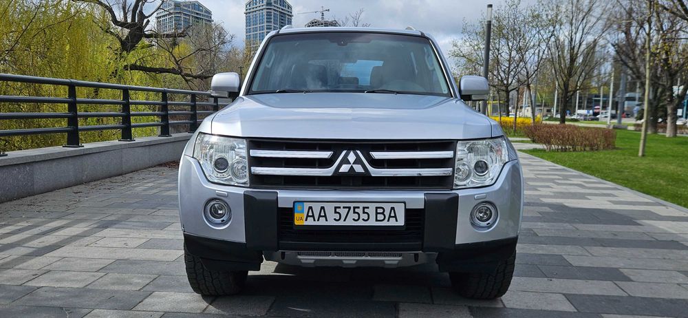 Mitsubishi Pajero Wagon 2008 VIN JMBLYV98W8J504813 фото оголошення 2 з 22