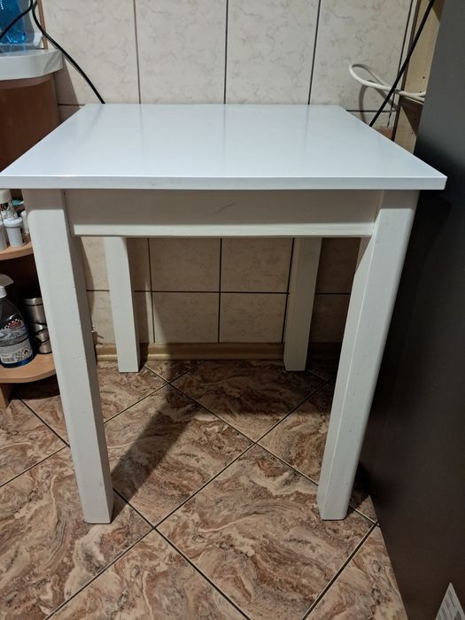 Sprzedam stół w dobrym stanie