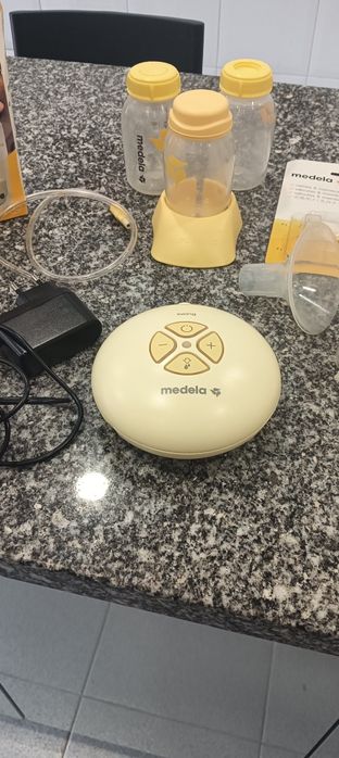 Máquina de tirar leite Medela a