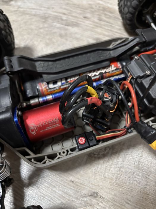 Traxxas rustler 4x4 ehd hobbywing