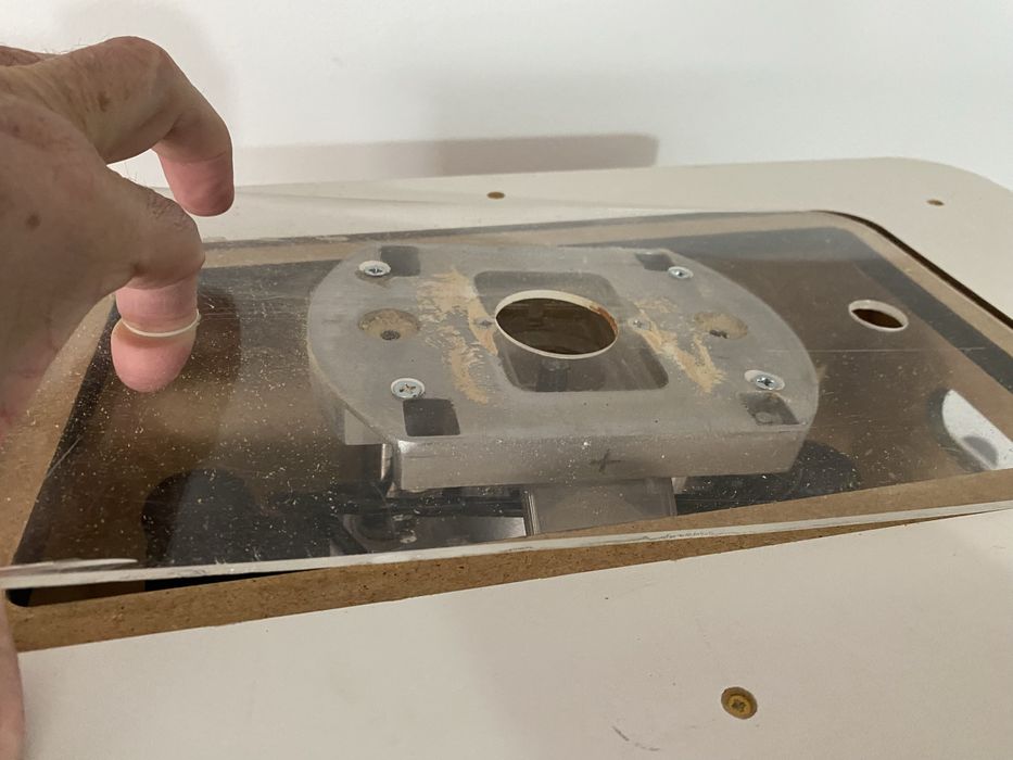 Tupia como nova com bancada de trabalho portátil