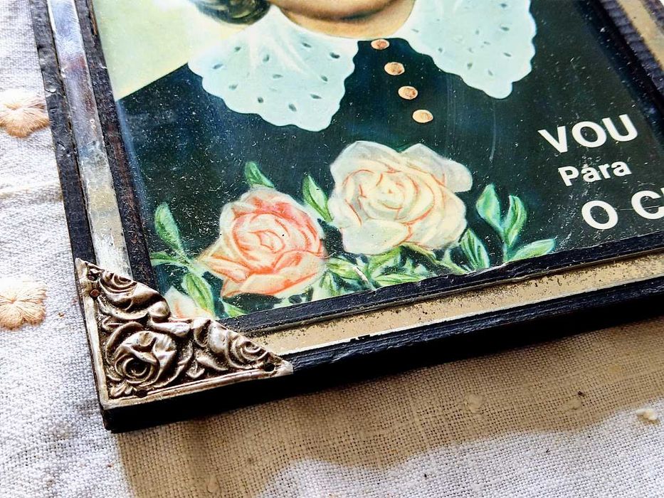 Quadro religioso com imagem da Sãozinha de Alenquer