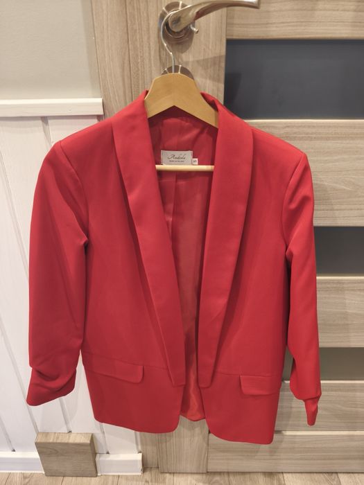 Czerwona marynarka S