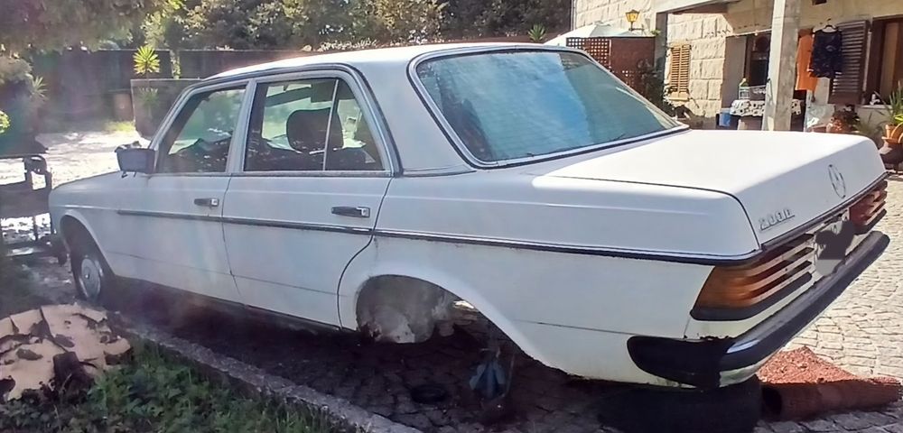 Mercedes W123 200D