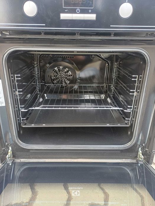 Духовка електрична вбудована Електролюкс Electrolux EZB3430AOK чорна