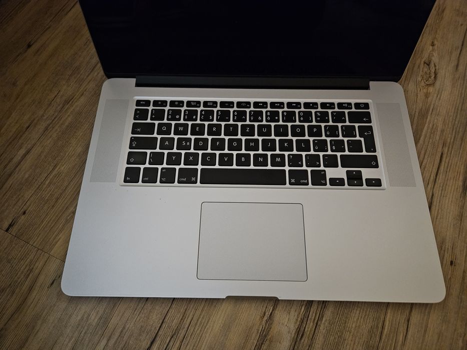 Apple MacBook Pro a1398 15 cali 2015 rok (299cykli)