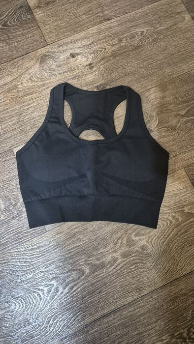 Спортивний топ з оригінальною спиною розмір М